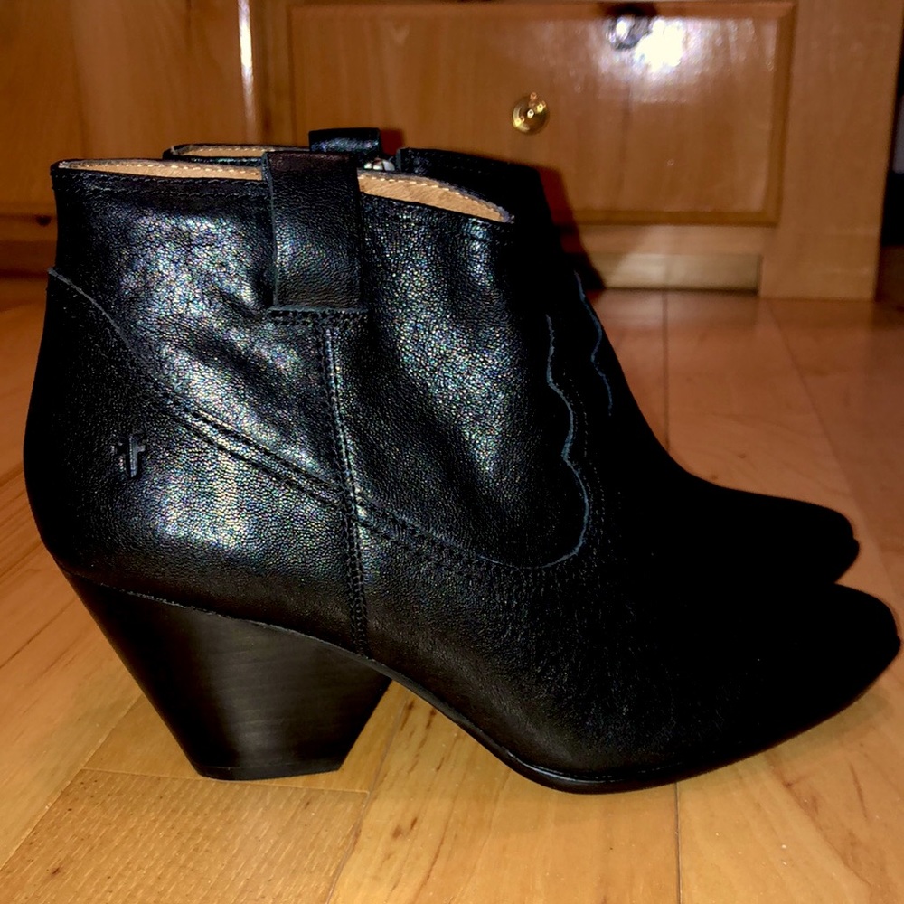 NWOT Frye Booties